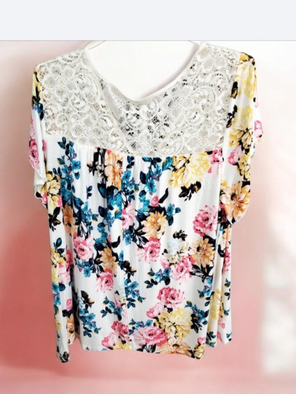 Torrid  Floral Lace Yoke Top - White with Pink & Yellow Flowers.   Sz 3X
